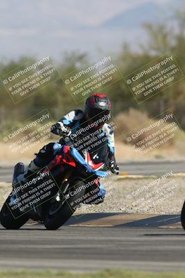 media/Oct-13-2025-Moto Forza (Mon) [[a66d839500]]/3-B Group/Session 3 Turn 2/